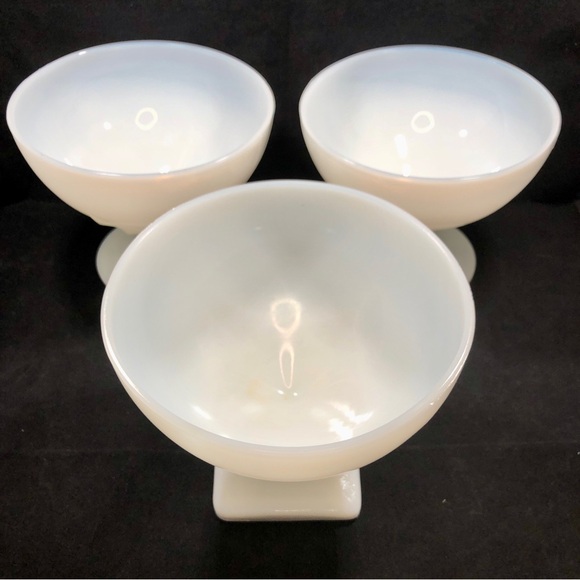 3 MILK GLASS PEDESTAL BOWLS/CANDY DISHES. 2 ROUND BOTTOM/1 SQUARE BOTTOM - Picture 4 of 13